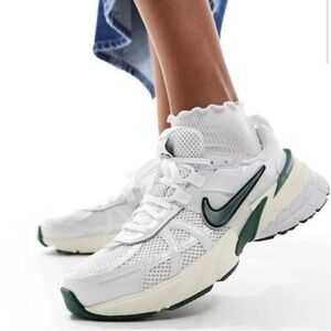 Nike V2K Run Sneakers White & Green EUC